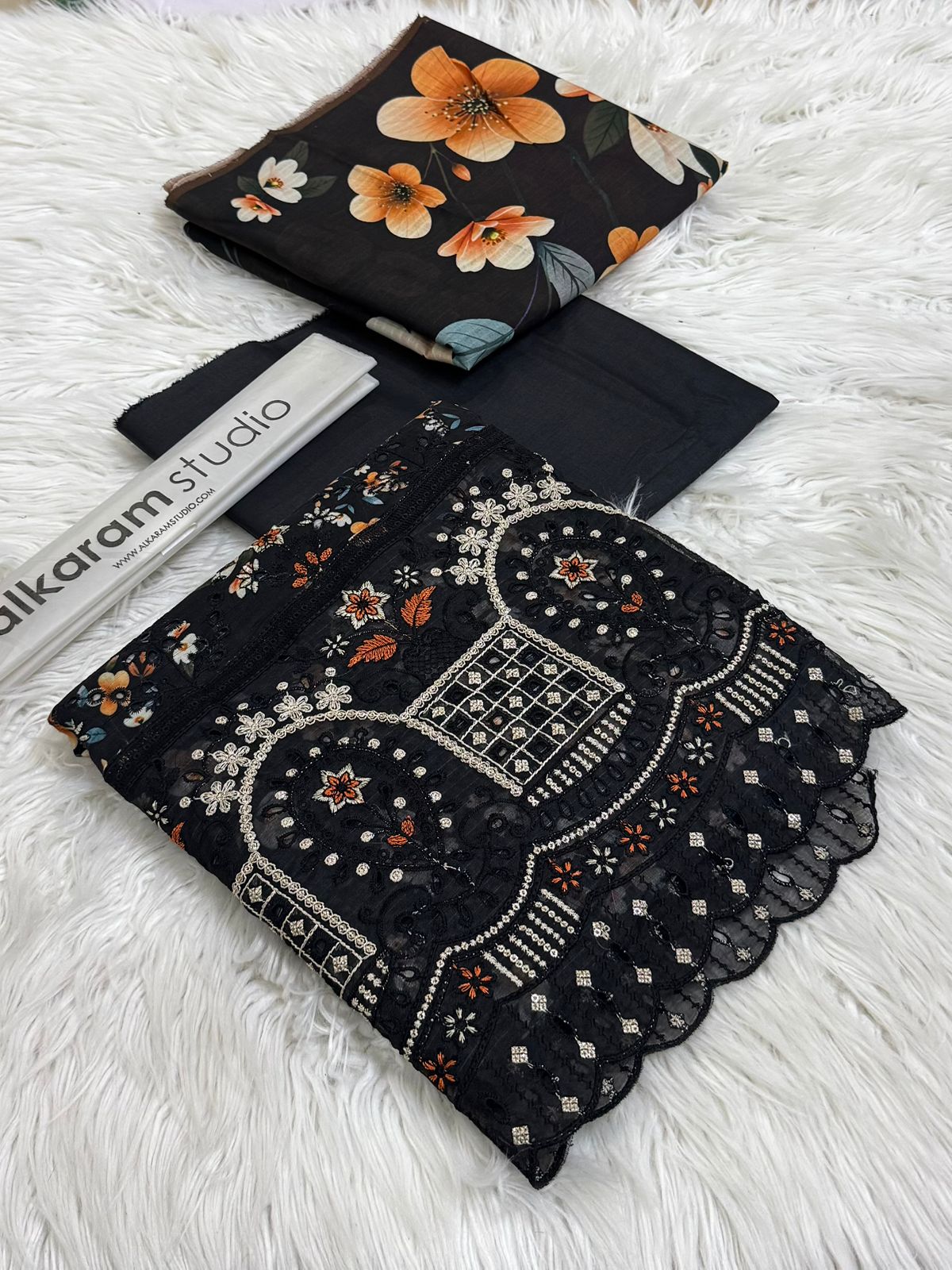 3 PC Doria Lawn Suit – Summer Collection - 5571